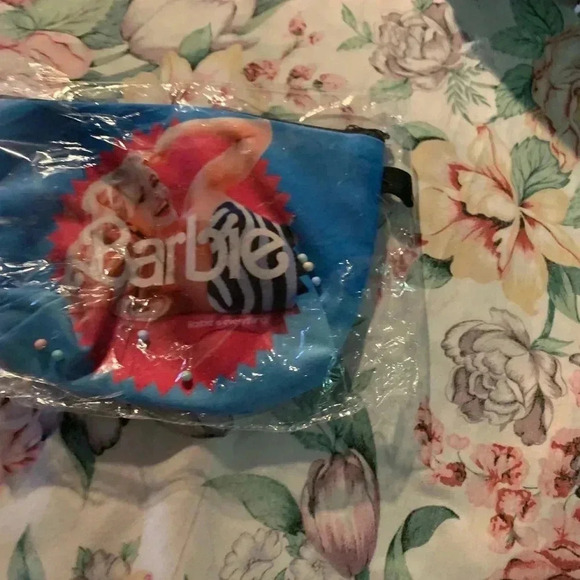 Barbie Cosmetic Bag - Picture 3 of 3